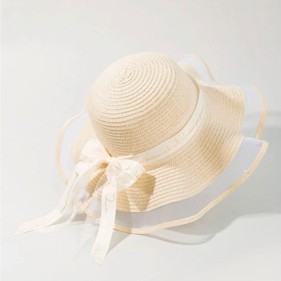 Straw hat with ribbon bow decor - Picture 1 of 3